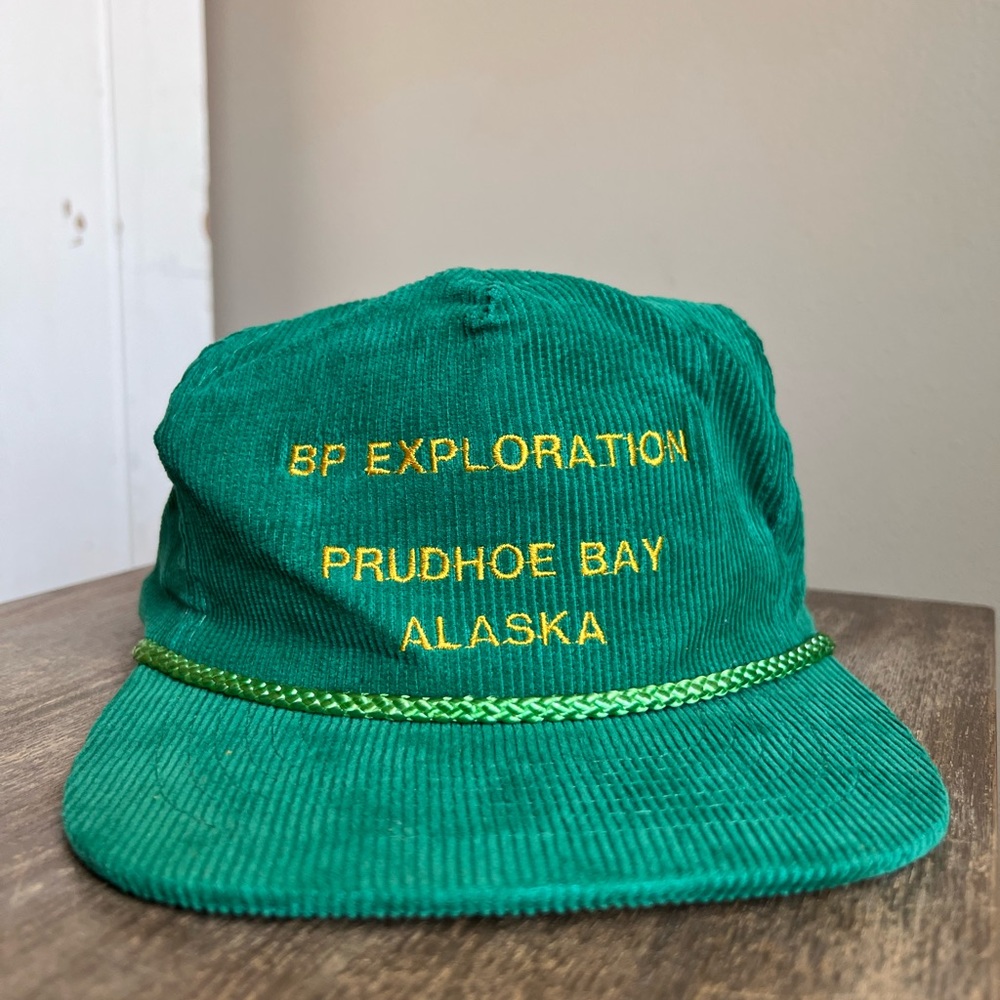 Vintage zipper back corduroy hat.